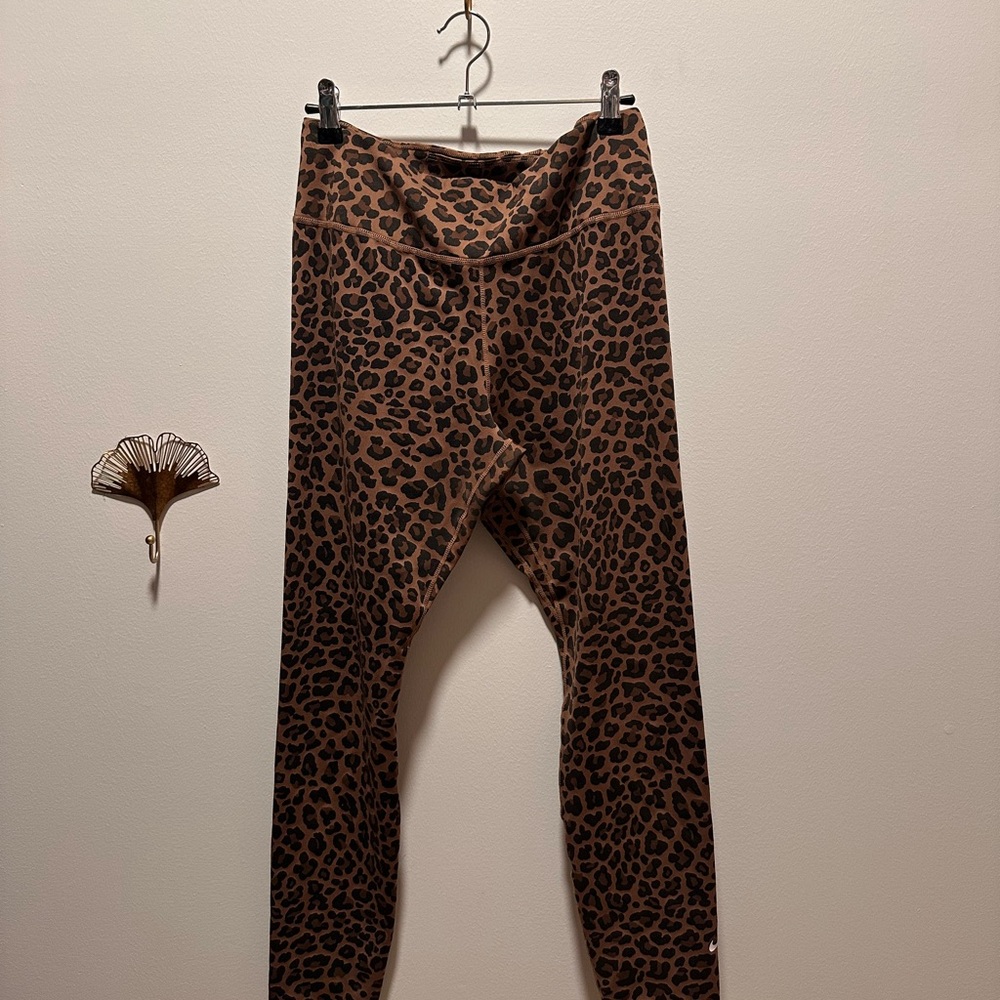 Nike Leopard Print Leggings in Brown and Black